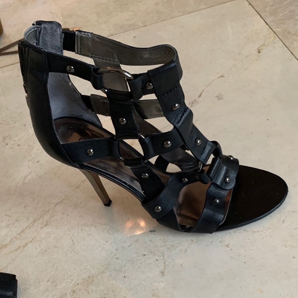 Black guess heels size 7.
